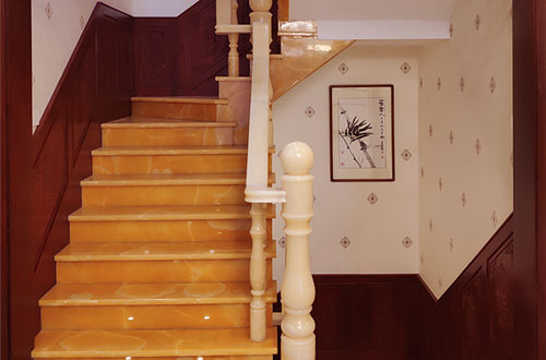 代县中式别墅室内汉白玉石楼梯的定制安装装饰效果